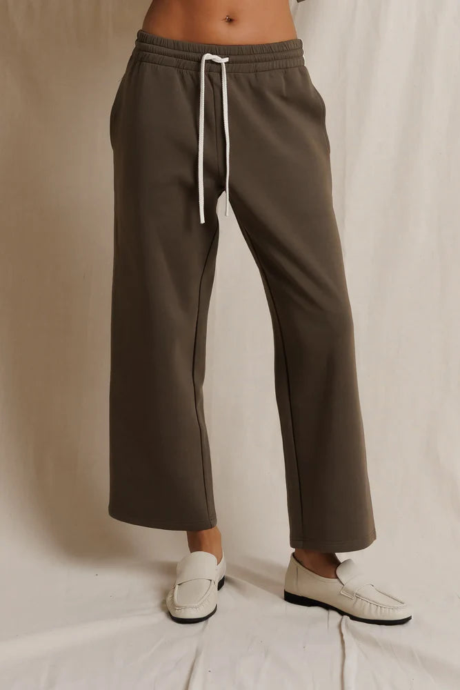 Claud Travel Pant - Dark Olive