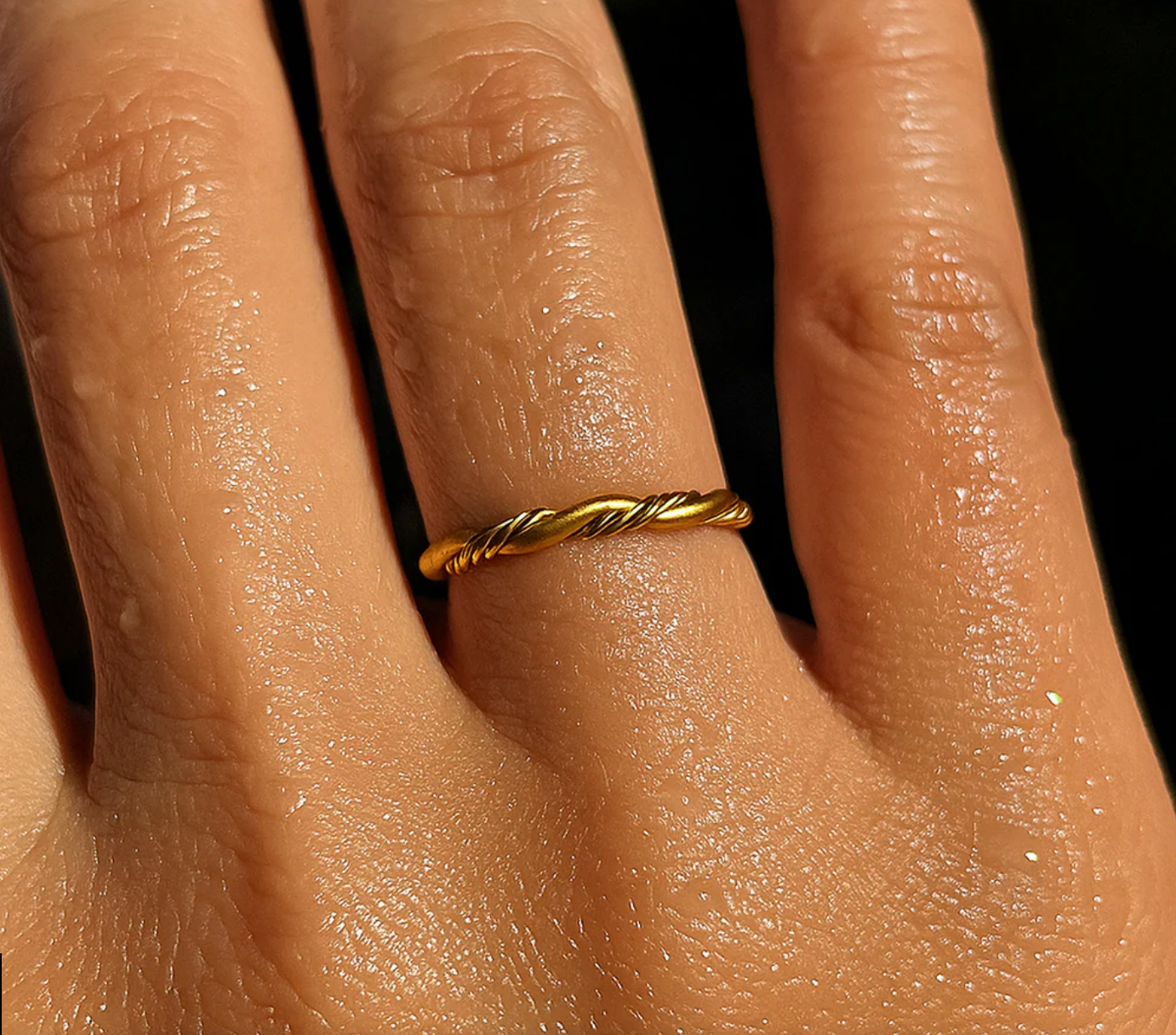 Aubrey Twist Ring - Gold - 7