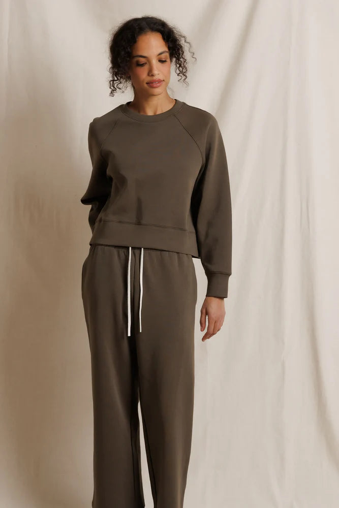 Nell Travel Crew Neck - Dark Olive